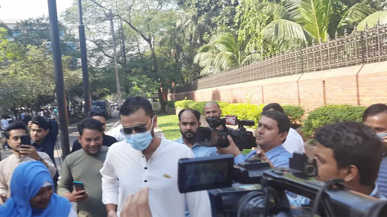 প্রধানমন্ত্রীর সাক্ষাৎ পেতে গণভবনে মাশরাফি