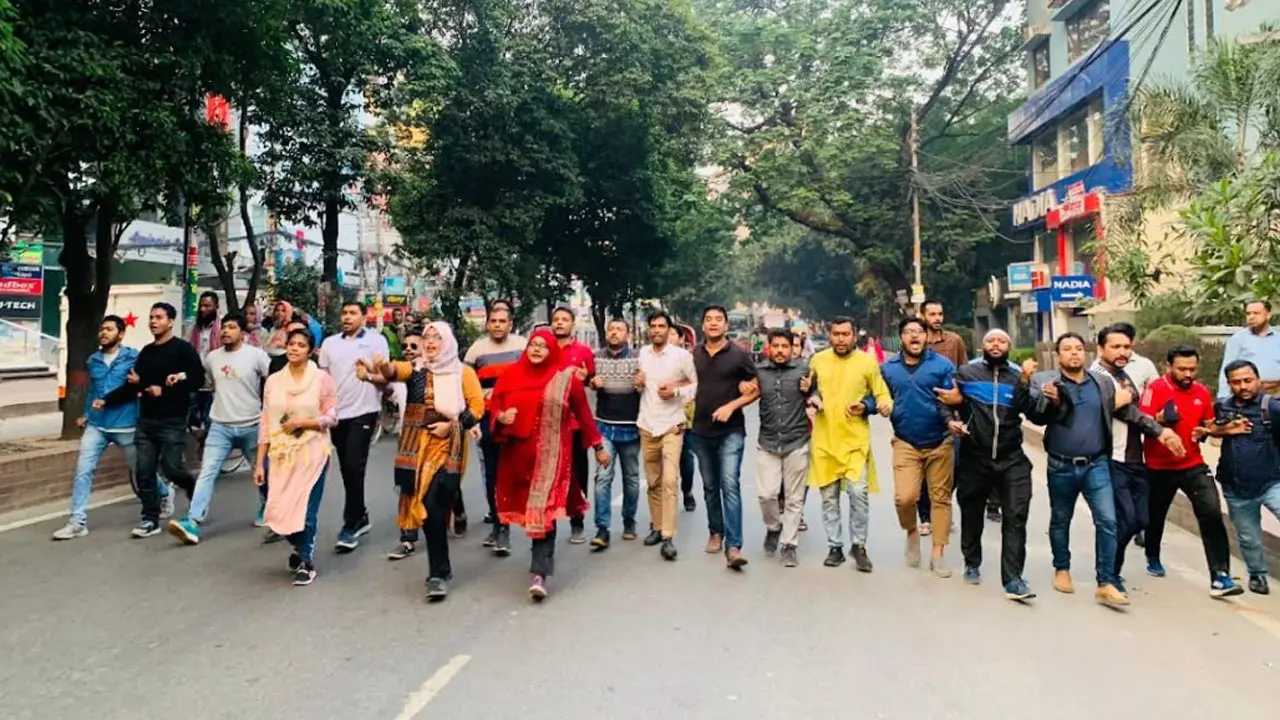 অবরোধ সফলে রাজধানীতে ছাত্রদলের মিছিল