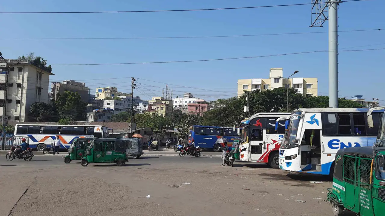 থমকে আছে মহাখালী বাসস্ট্যান্ড