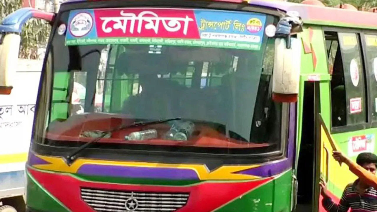 মোহাম্মদপুরে যাত্রীবাহী বাসে আগুন