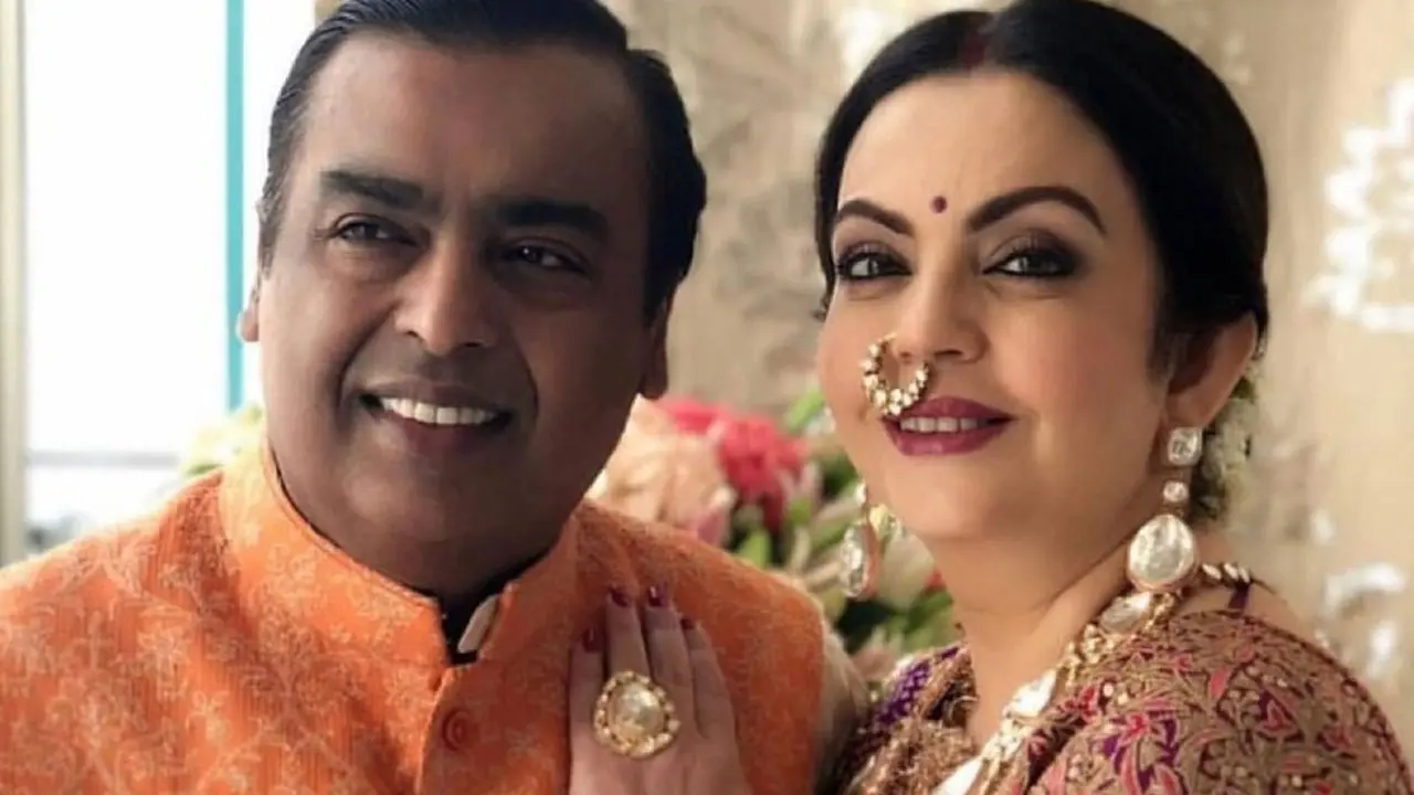 স্ত্রীকে ১০ কোটির গাড়ি উপহার দিলেন মুকেশ আম্বানি