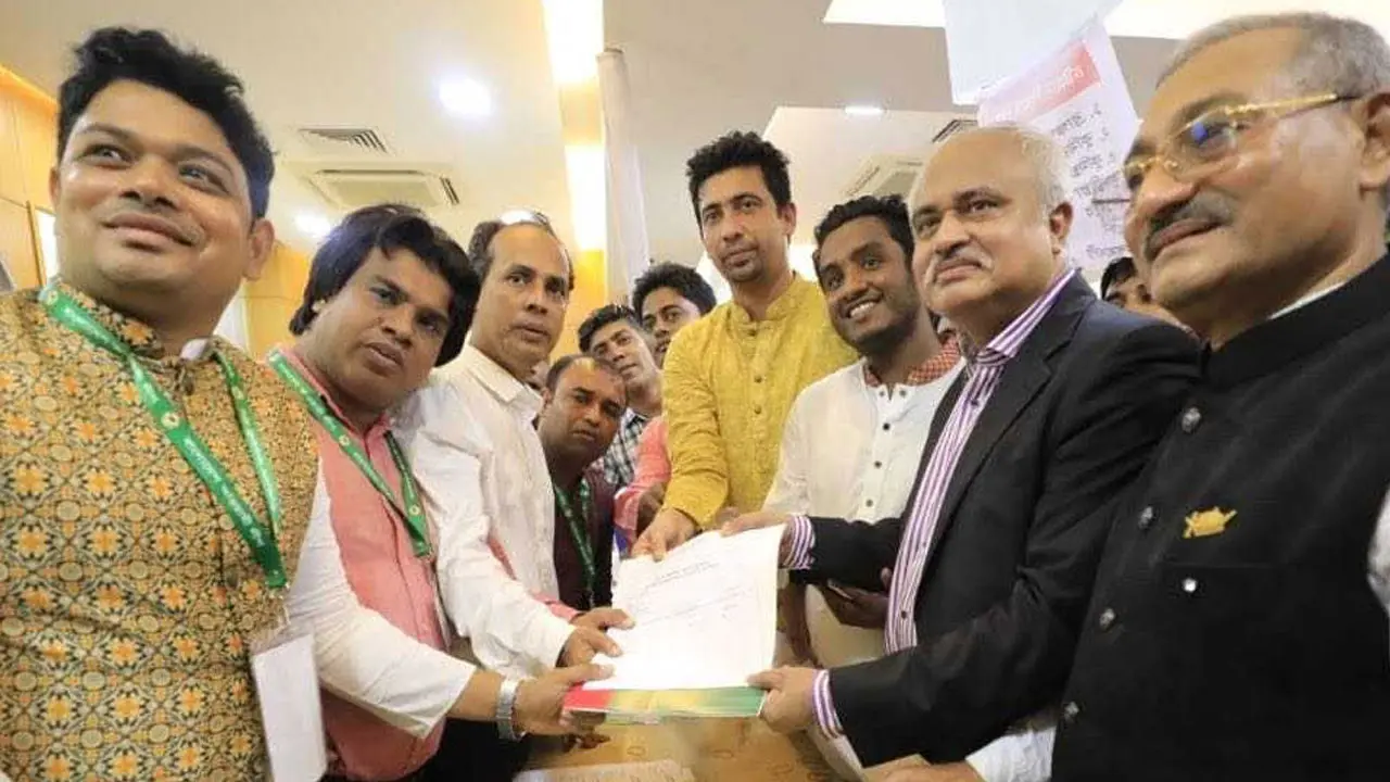নৌকার মনোনয়ন ফরম কিনলেন নঈম নিজাম