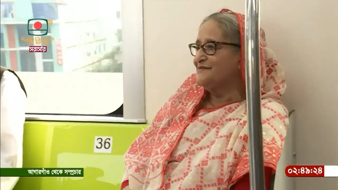 মেট্রোরেলে চড়ে আগারগাঁও থেকে মতিঝিলের পথে প্রধানমন্ত্রী