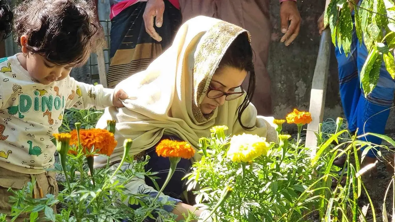 আল্লাহ কিছু নেওয়ার আগে দিয়েও দেয় : পরীমণি