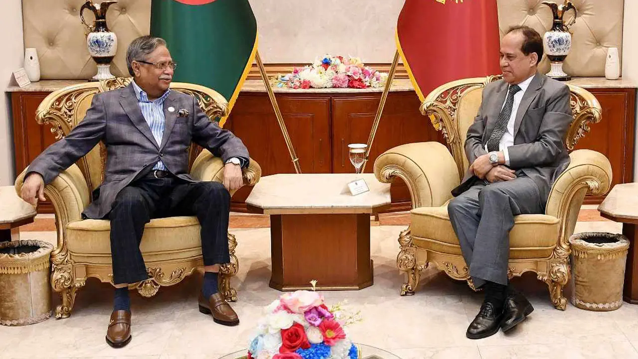 নির্বাচন কমিশনের সাহস ও আন্তরিকতা চান রাষ্ট্রপতি