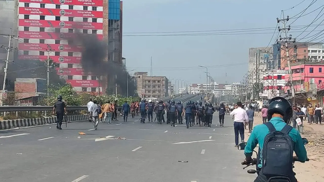 ন্যূনতম মজুরি প্রত্যাখ্যান, গাজীপুরে শ্রমিকদের বিক্ষোভ