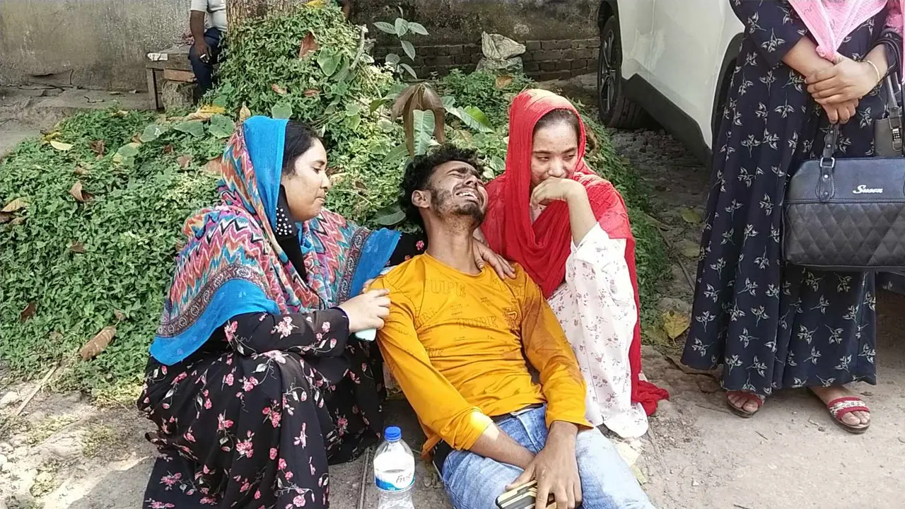 গাজীপুরে পোশাক শ্রমিকদের বিক্ষোভে গুলি, নিহত ১
