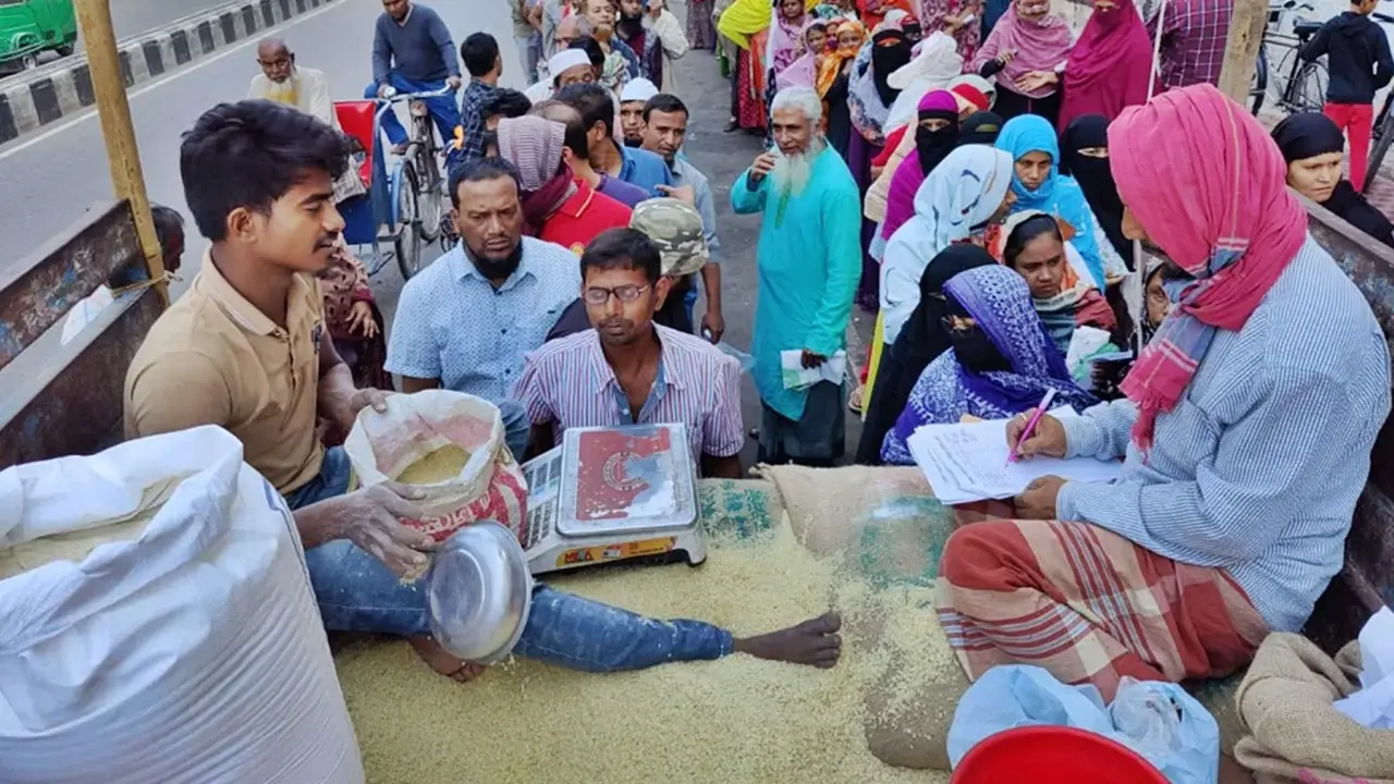 চালের দাম বাড়ানো প্রসঙ্গে যা বললেন খাদ্যমন্ত্রী