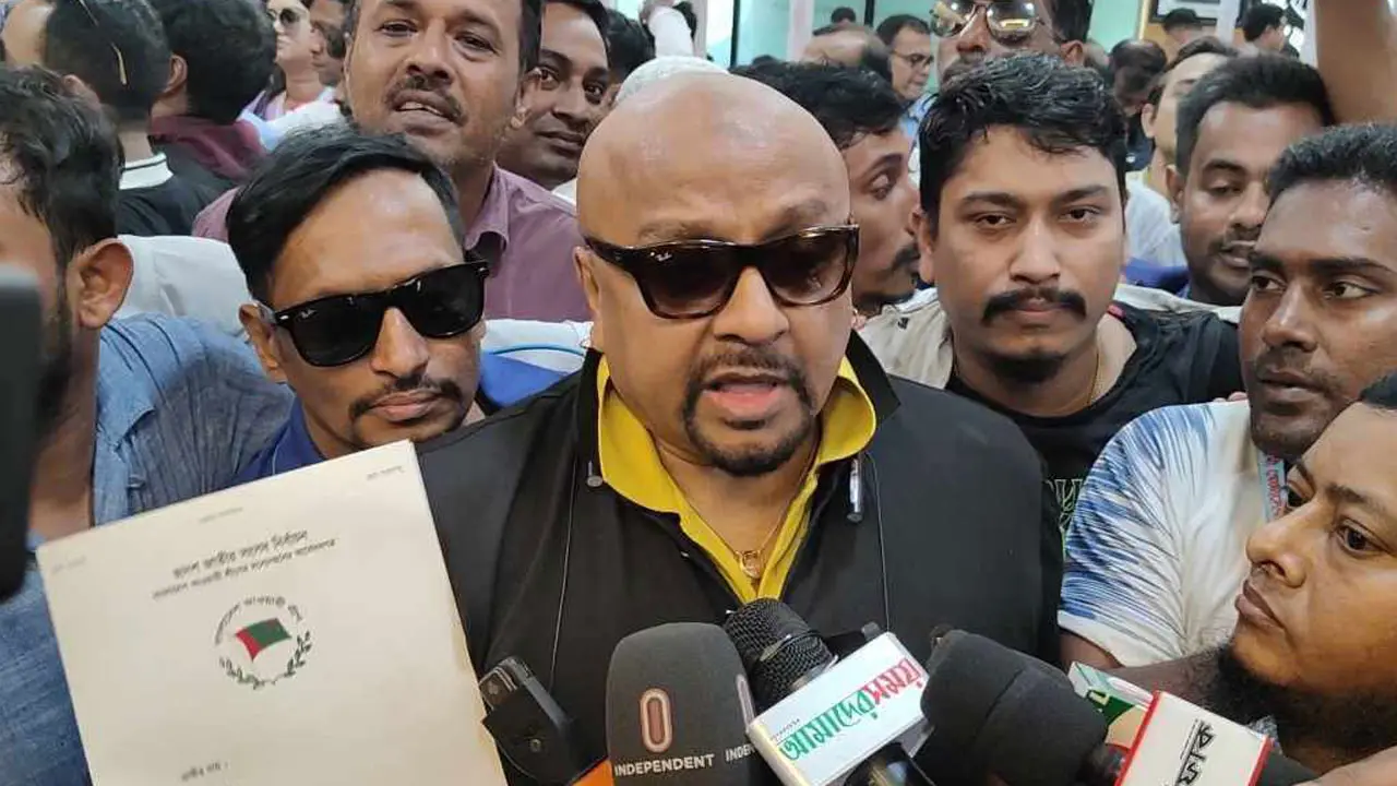 আ.লীগের মনোনয়ন ফরম কিনলেন চিত্রনায়ক রুবেল