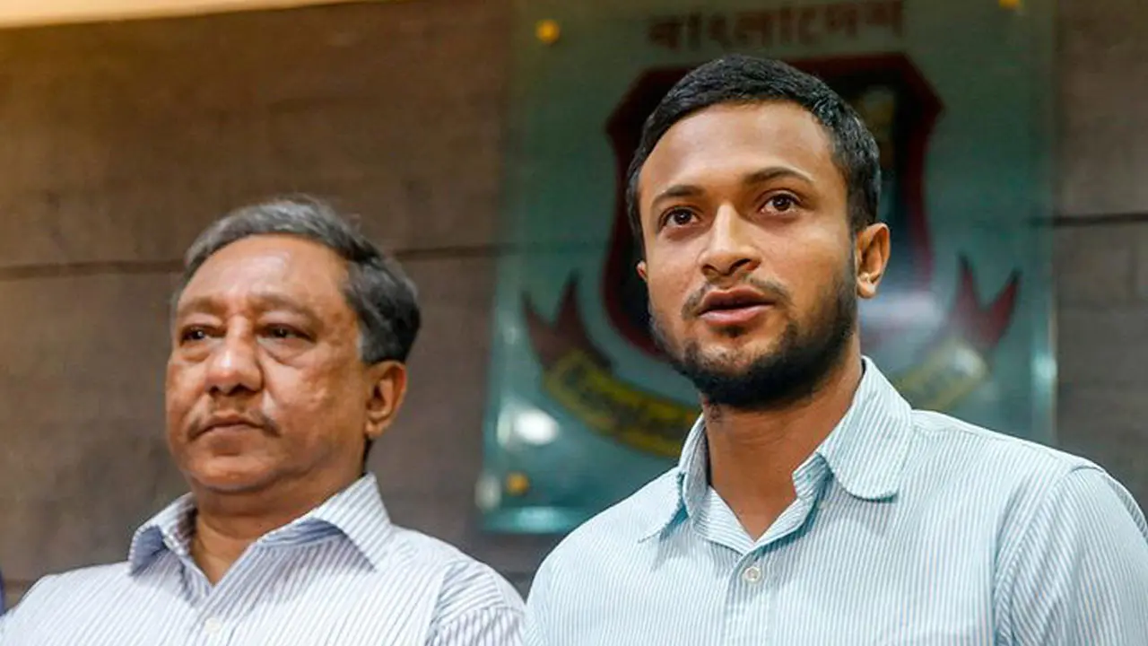 বিশ্বকাপে বাজে পারফরম্যান্স : পাপন-সাকিবের পদত্যাগ চেয়ে নোটিশ