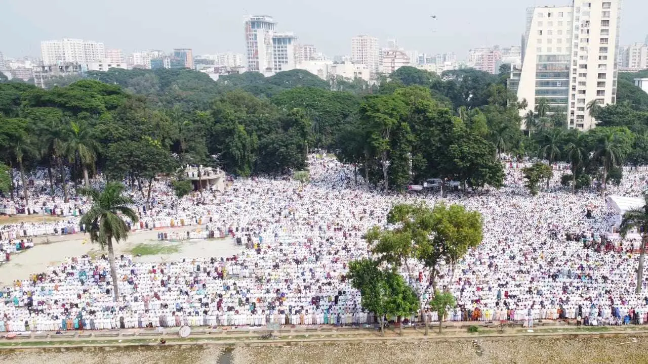 লোকে লোকারণ্য সোহরাওয়ার্দী উদ্যান