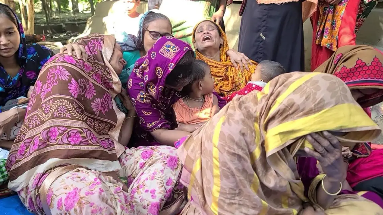 ঘূর্ণিঝড় মিধিলিতে নিখোঁজ ২৫ জেলে পরিবারে চলছে আহাজারি