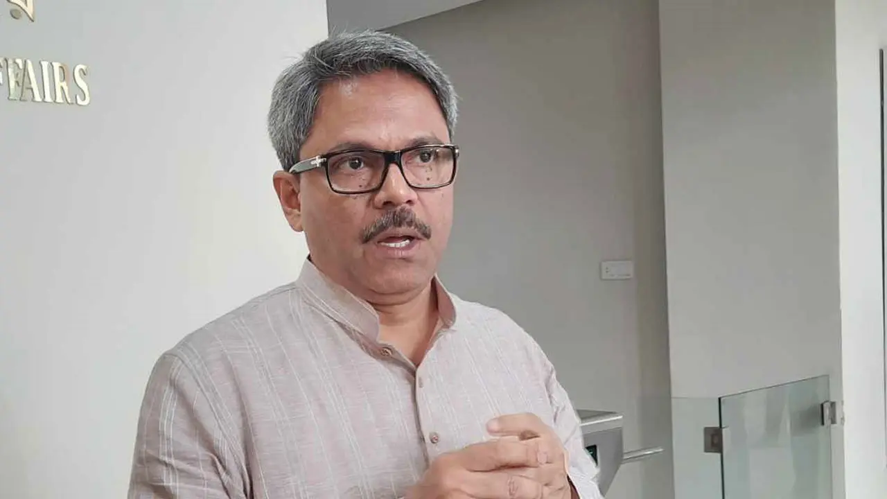 বিদেশি কূটনীতিকদের তৎপরতায় সরকারের অসন্তোষ