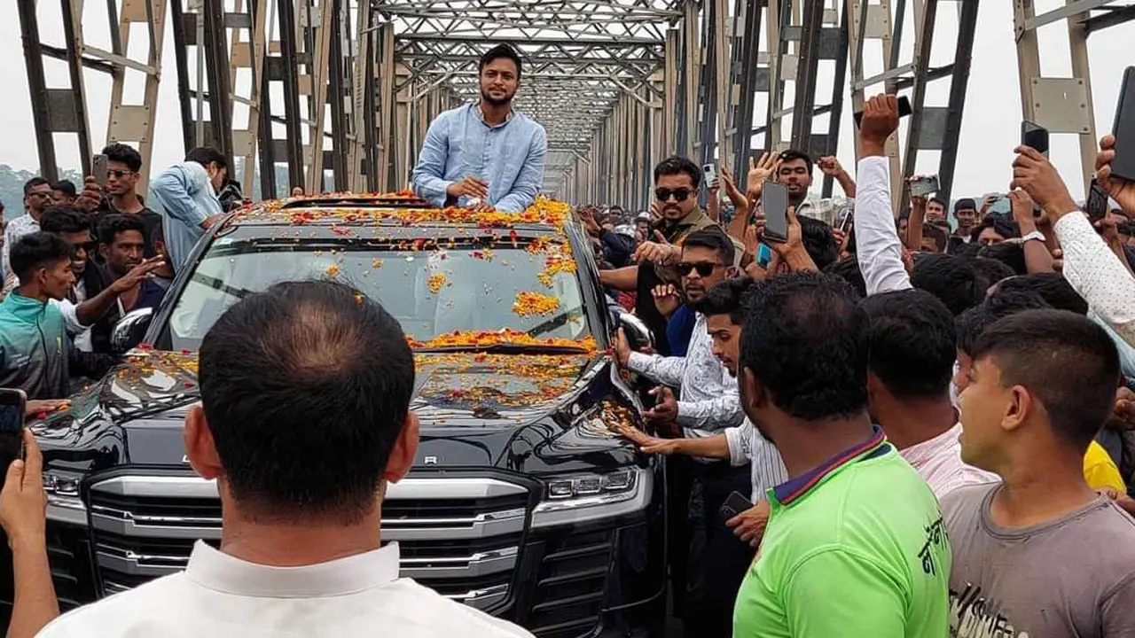 নির্বাচনী আচরণবিধি লঙ্ঘন করায় সাকিবকে তলব