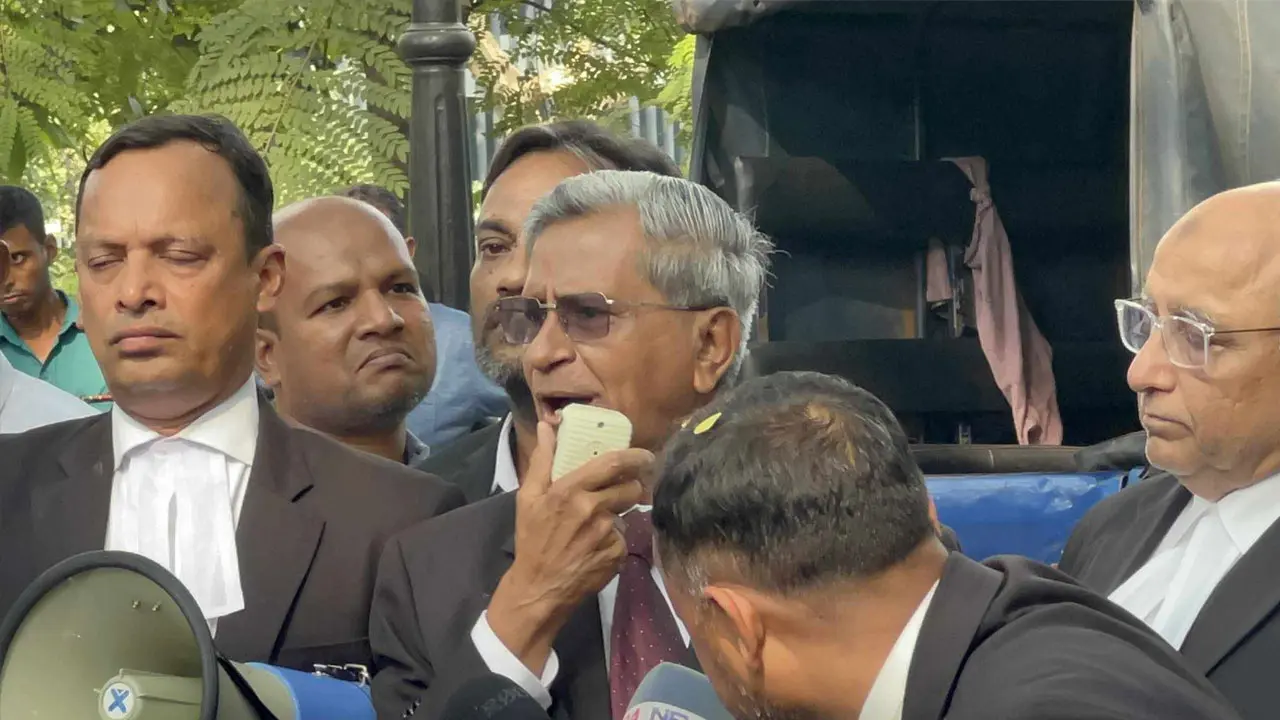 প্রায় দুই কোটি মানুষ আত্মগোপনে : সুব্রত চৌধুরী