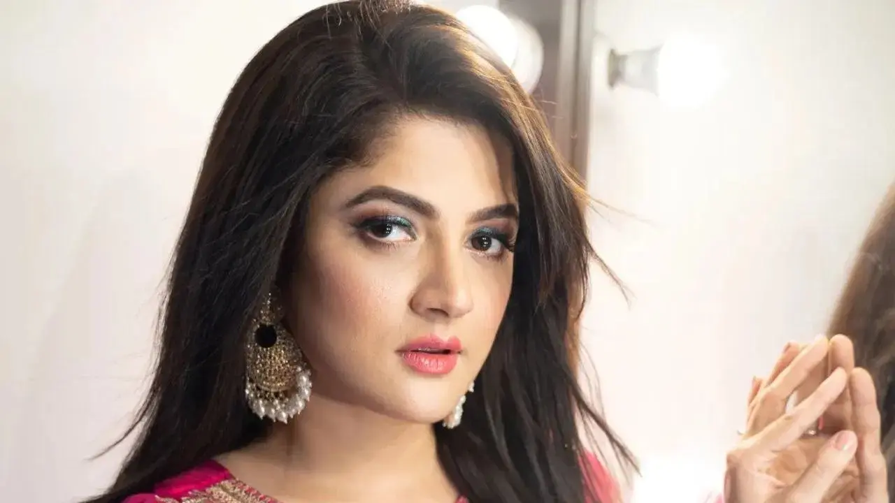 সবাইকে বিশ্বাস করে কষ্ট পান শ্রাবন্তী