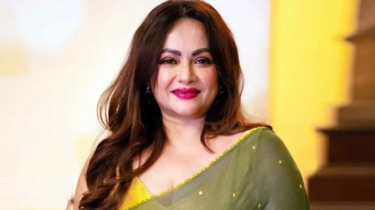 নিজের বউকে সামলে রাখুন : শ্রীলেখা