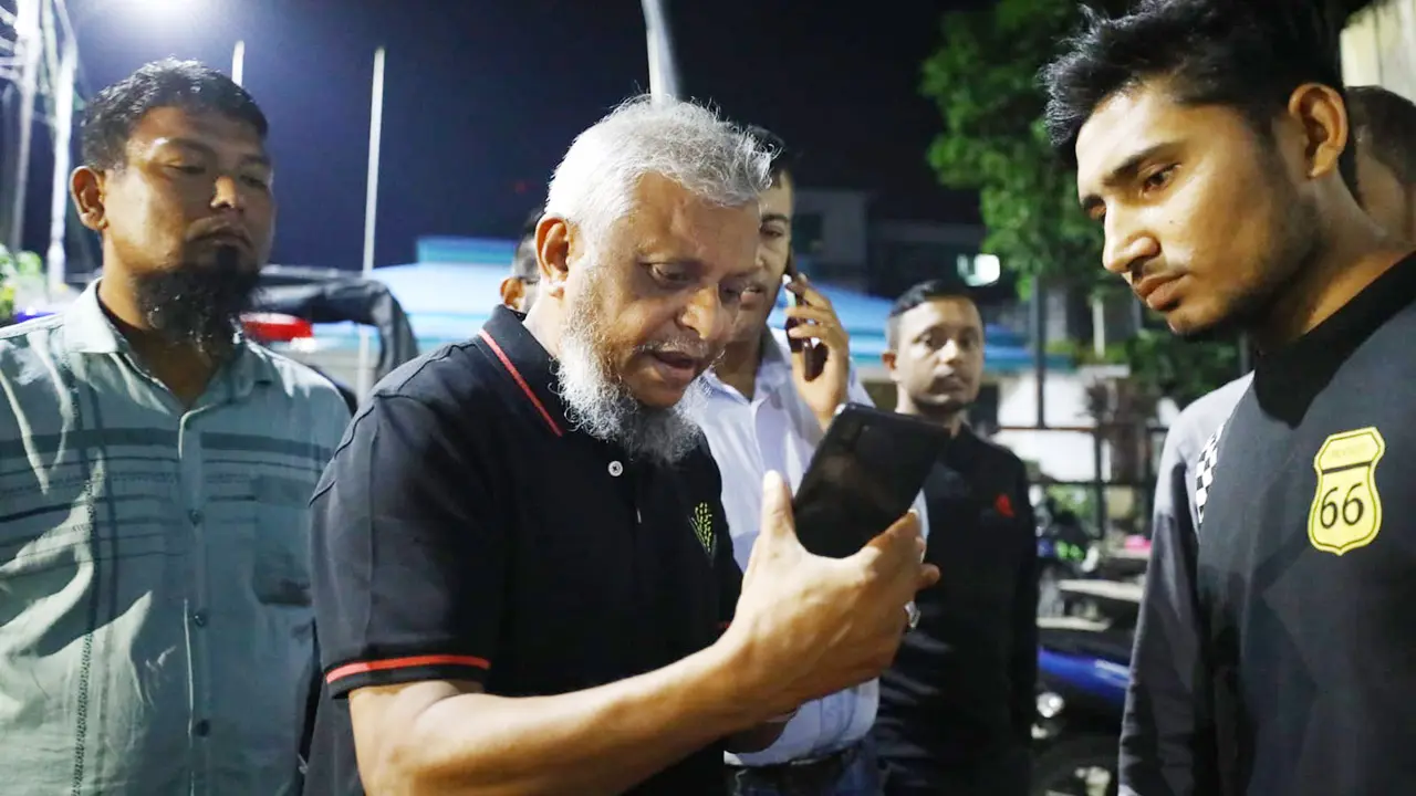সাবেক মেয়র আরিফের বাসায় ককটেল নিক্ষেপ