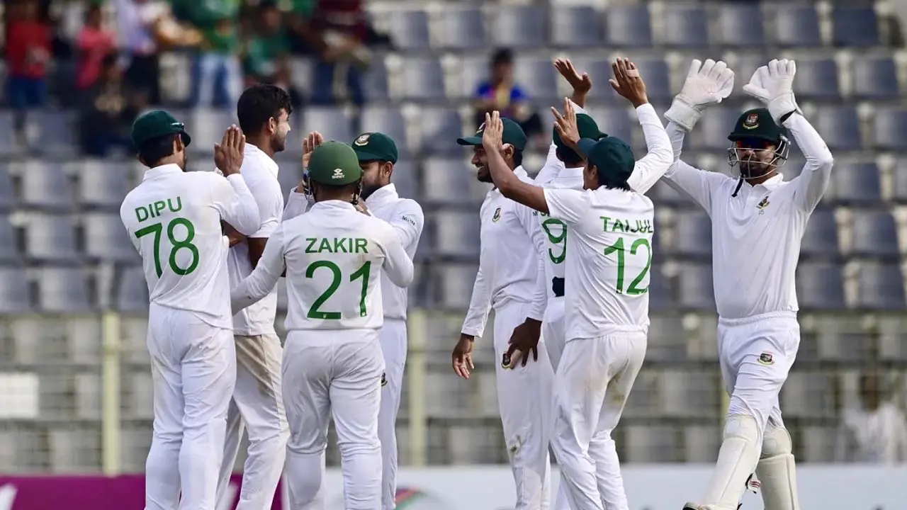 তাইজুলের চার উইকেট, লিডের আশা বাংলাদেশের