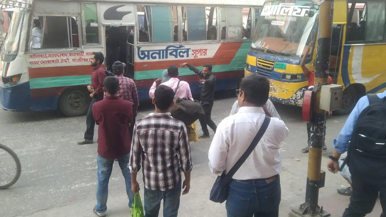 অবরোধ উপেক্ষা, রাজধানীতে যানচলাচল স্বাভাবিক
