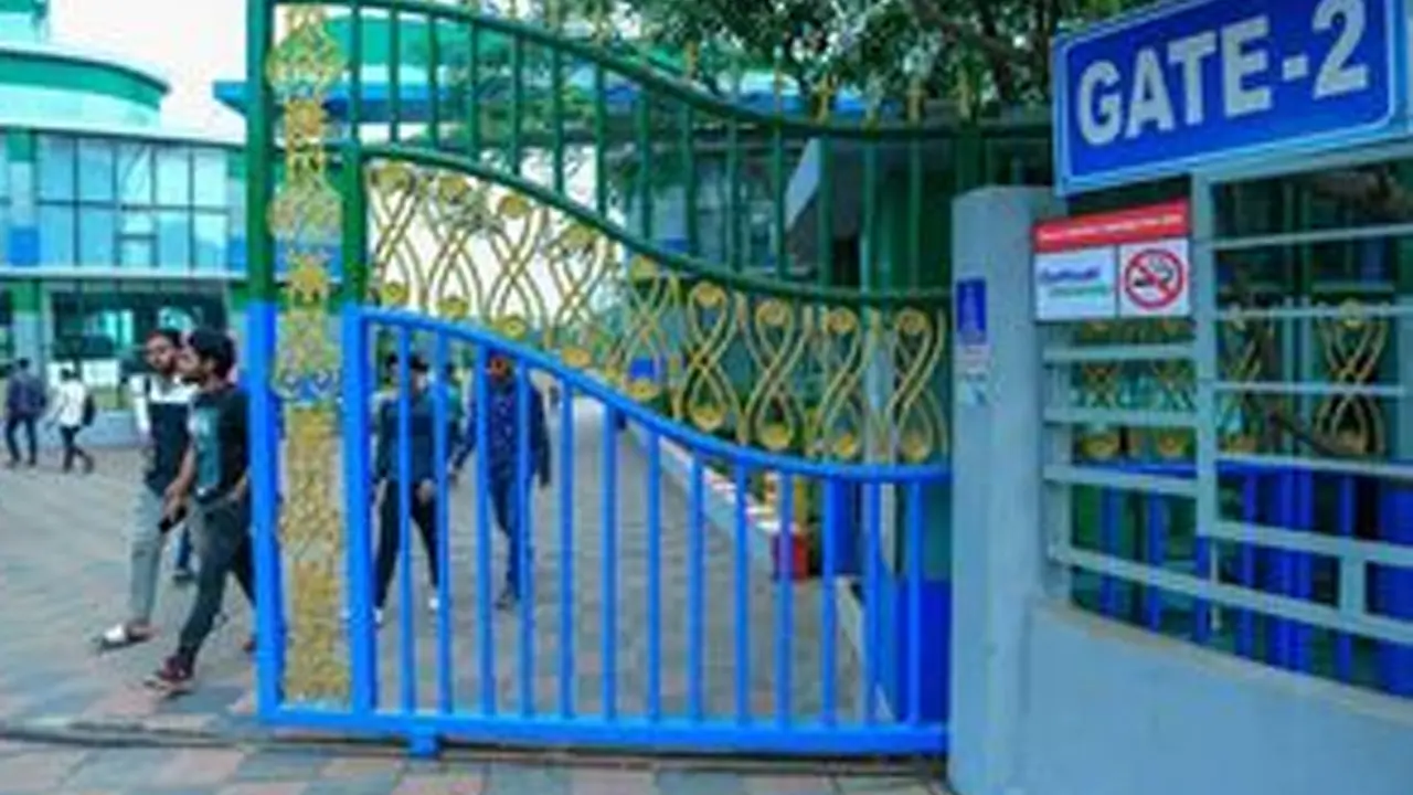 ড্যাফোডিলের শিক্ষার্থীদের ওপর হামলা, বিশ্ববিদ্যালয় ছুটি ঘোষণা