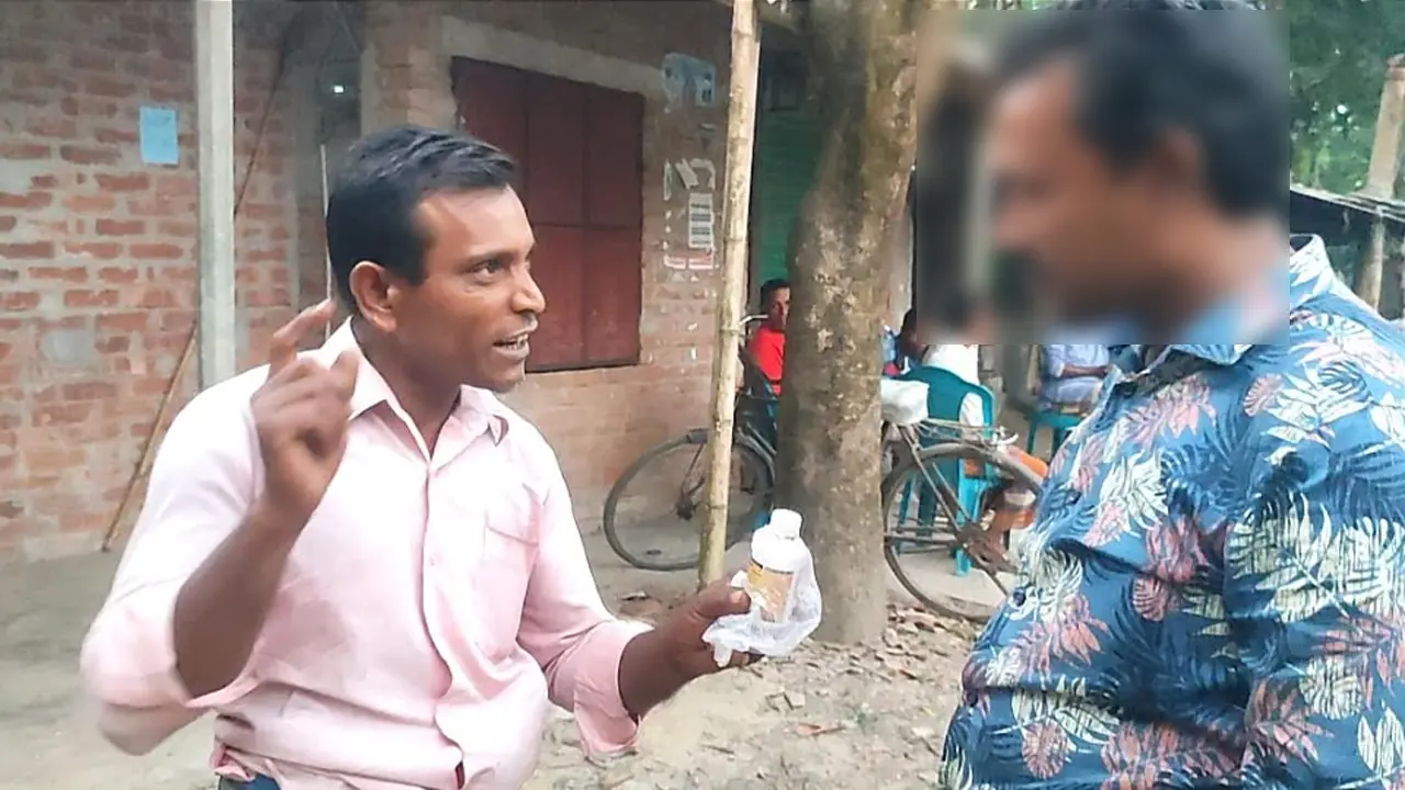 পাওনাদাররা এলে বিষের বোতল হাতে নিয়ে আত্মহত্যার ভয় দেখান রেজাউল