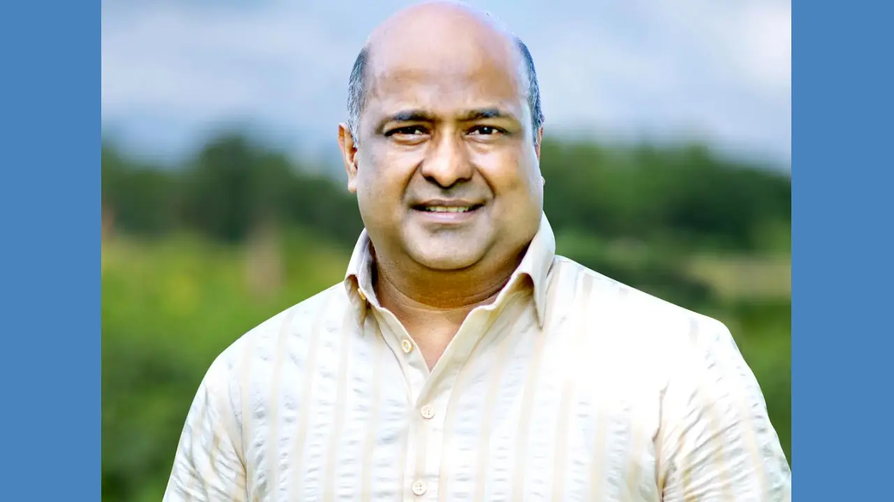 বাবার রেখে যাওয়া নৌকার মাঝি হলেন শান্ত