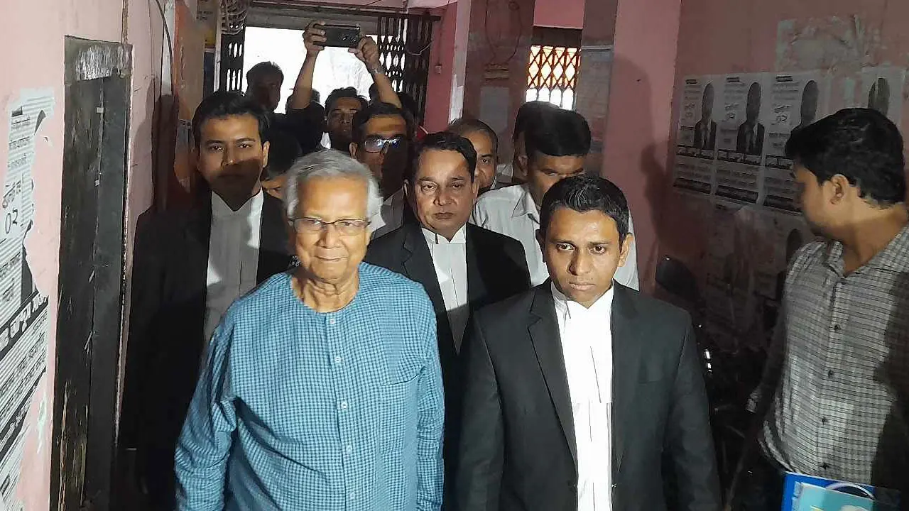 শুনানির জন্য অপেক্ষা, বই পড়ে সময় কাটাচ্ছেন ড. ইউনূস