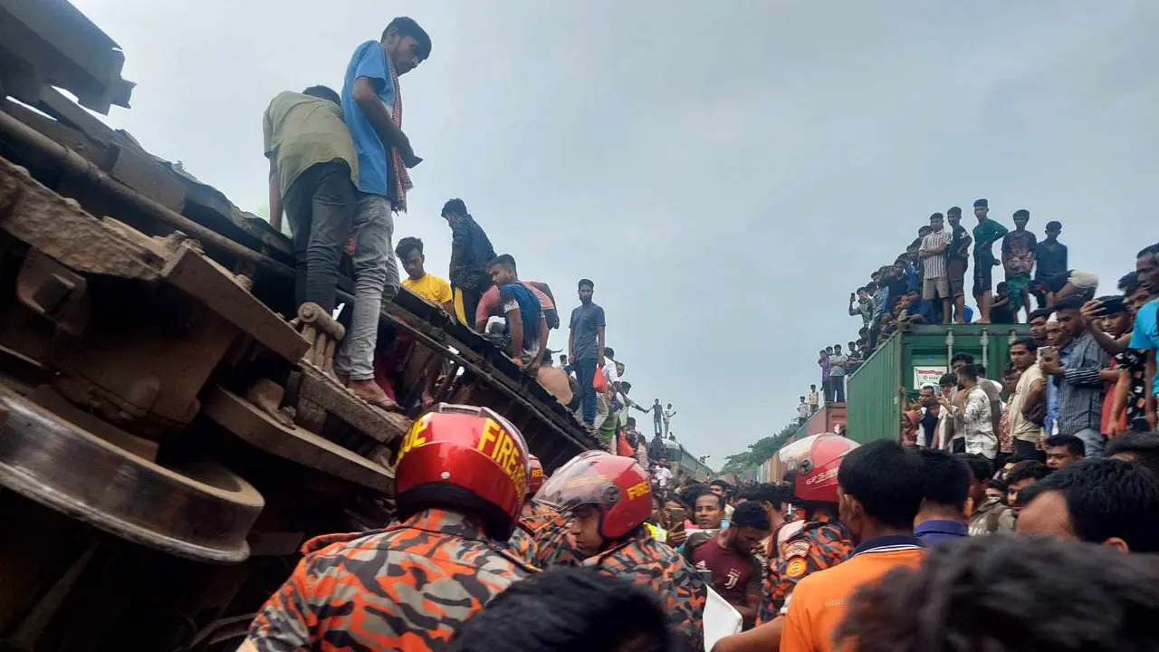 ভৈরবে ট্রেন দুর্ঘটনা : ফায়ারের ৫ সদস্যের তদন্ত কমিটি গঠন