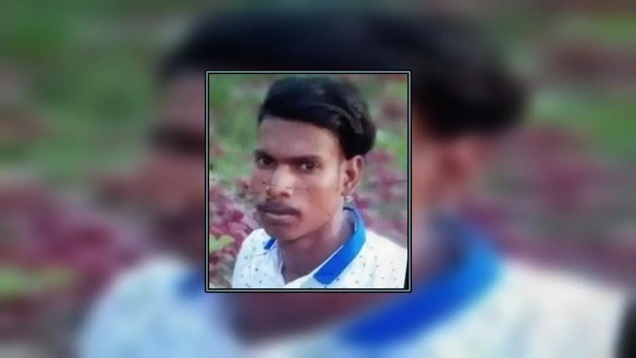 ডেমরায় বাসে আগুন, ঘুমিয়ে থাকা হেলপারের মৃত্যু