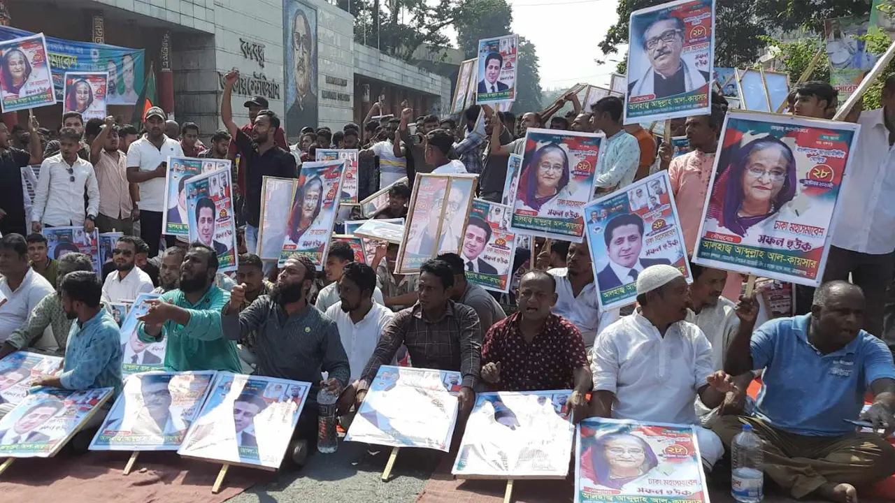 সমাবেশস্থলে জড়ো হচ্ছেন আওয়ামী লীগের নেতাকর্মীরা