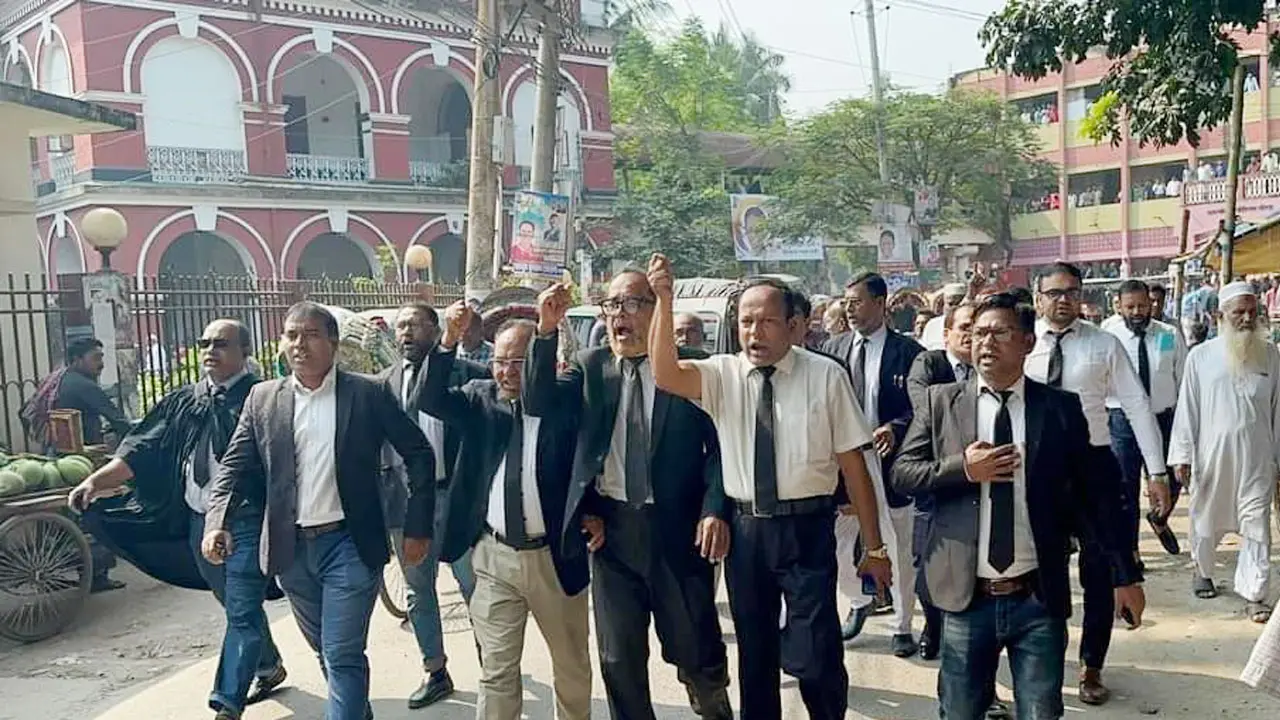 আইনজীবীদের মিছিলে পুলিশের লাঠিচার্জ, গ্রেপ্তার ৫
