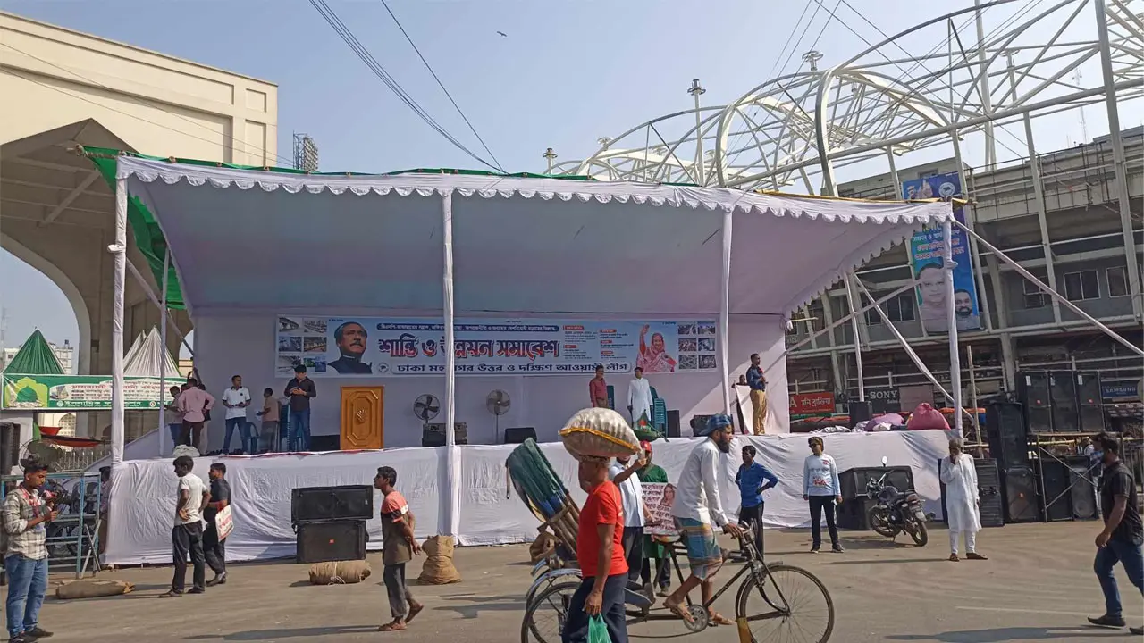 বায়তুল মোকাররমের দক্ষিণ গেটে প্রস্তুত আওয়ামী লীগের মঞ্চ