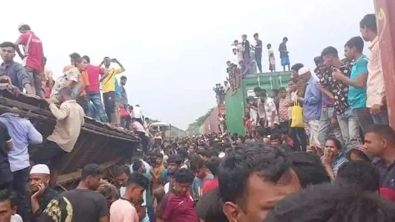 একে একে বের করা হচ্ছে মরদেহ