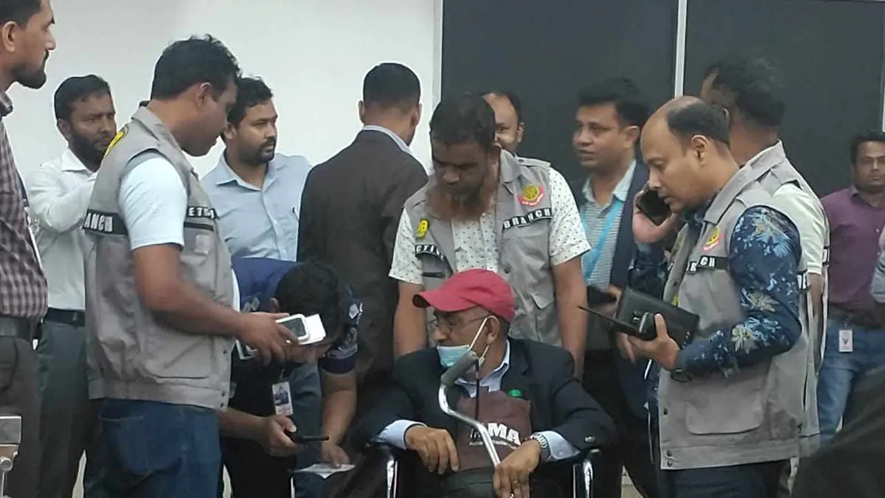 ‘বাইডেনের উপদেষ্টা’কে এয়ারপোর্ট থেকে তুলে নিল ডিবি