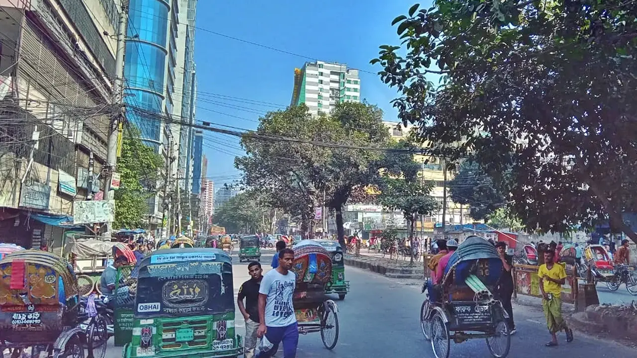 রাজধানীর বিজয়নগরে হঠাৎ বিকট শব্দে বিস্ফোরণ