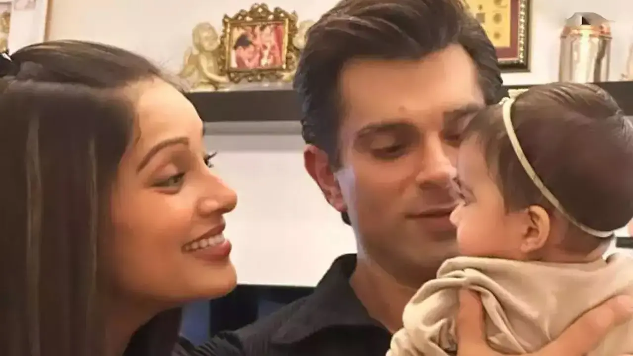 মেয়েকে ‘বাঘের বাচ্চা’ বললেন বিপাশা! কী করলো ছোট্ট দেবী?