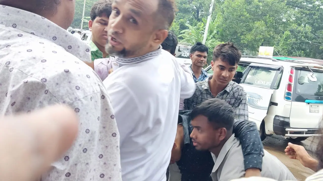 চট্টগ্রামে বিএনপির গাড়িবহরে হামলার অভিযোগ