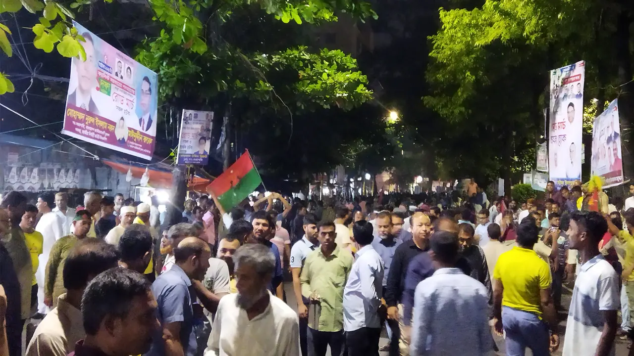 চট্টগ্রামে রাতেও চলছে বিএনপির সমাবেশ