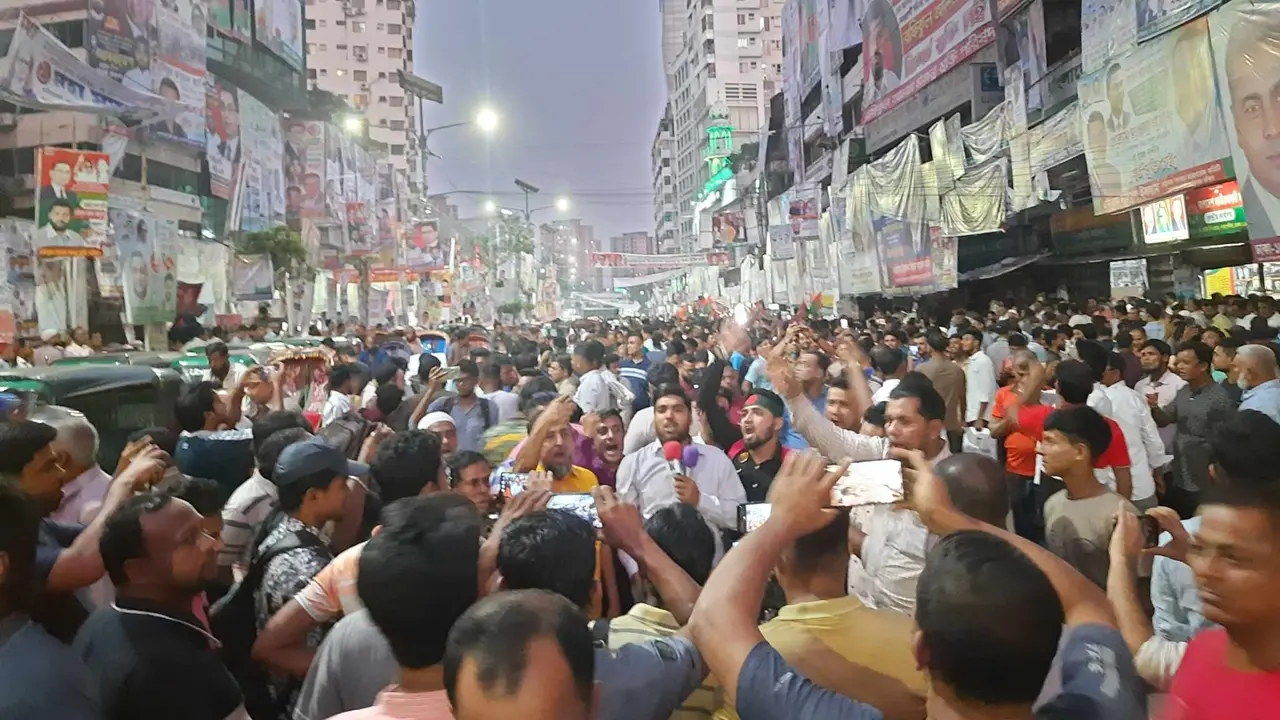 একদিন আগেই ‘লোকারণ্য’ নয়াপল্টন