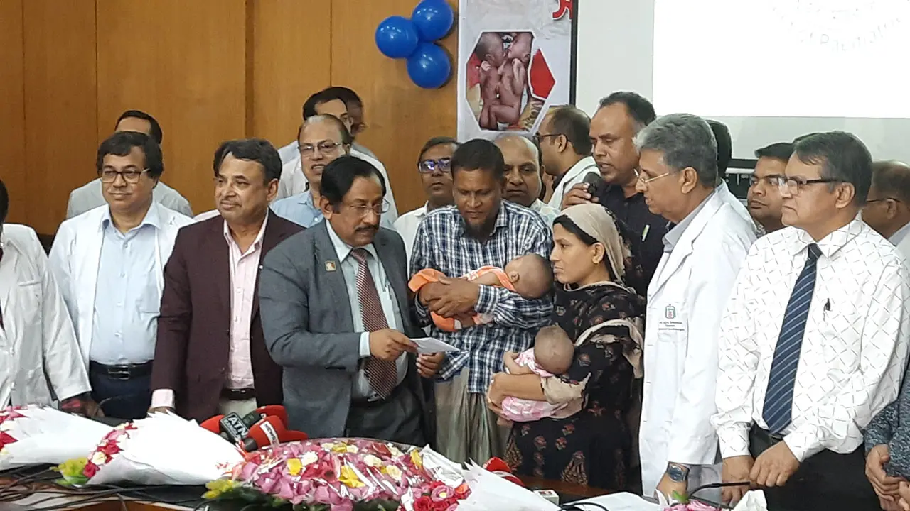 সুস্থ হয়ে বাড়ি ফিরছে জোড়া থেকে পৃথক হওয়া দুই শিশু