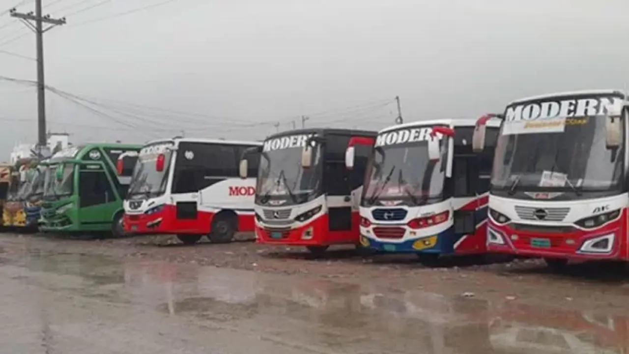 অবরোধের মধ্যে বাস ও পণ্যবাহী পরিবহন চালানোর ঘোষণা