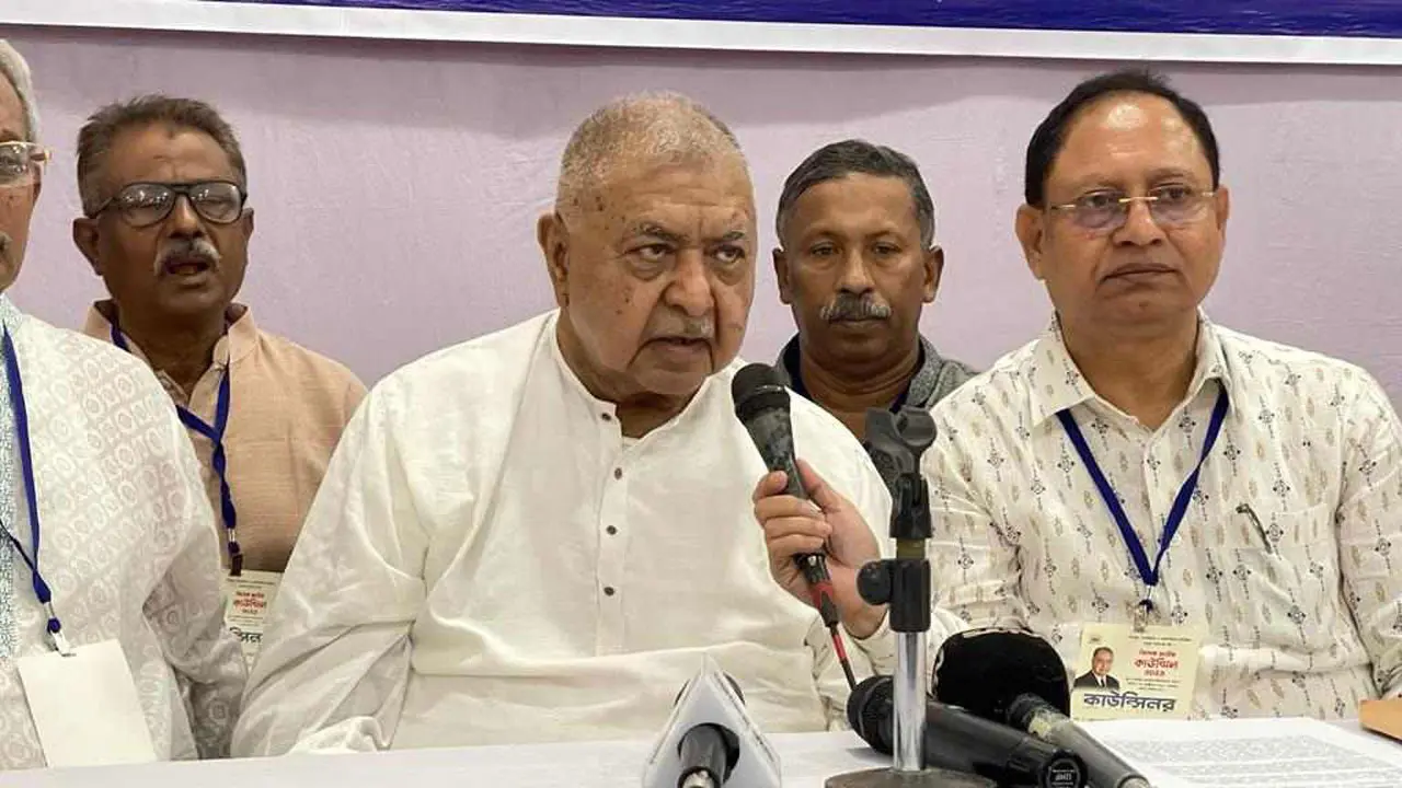 গণফোরাম থেকে অব্যাহতি নিলেন ড. কামাল