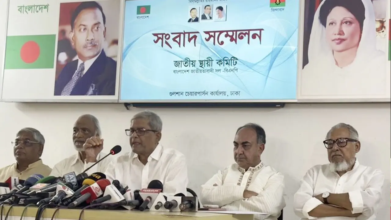 আইনের দোহাই দিয়ে খালেদা জিয়াকে মৃত্যুর দিকে ঠেলে দিচ্ছে সরকার
