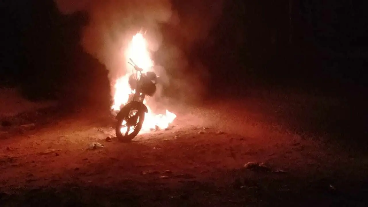 গাজীপুরে ককটেল বিস্ফোরণ, মোটরসাইকেলে আগুন