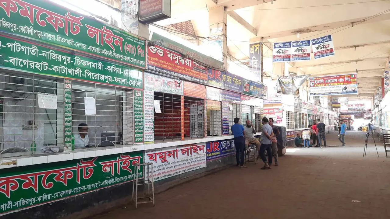 যাত্রী সংকট-আতঙ্কে ঢাকা ছাড়ছে না দূরপাল্লার কোনো বাস