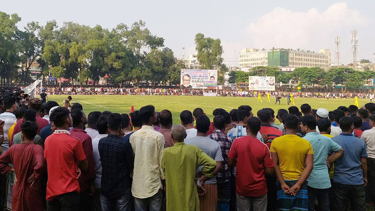 ব্যারিস্টার সুমনের খেলা দেখতে গাজীপুরে মানুষের ঢল