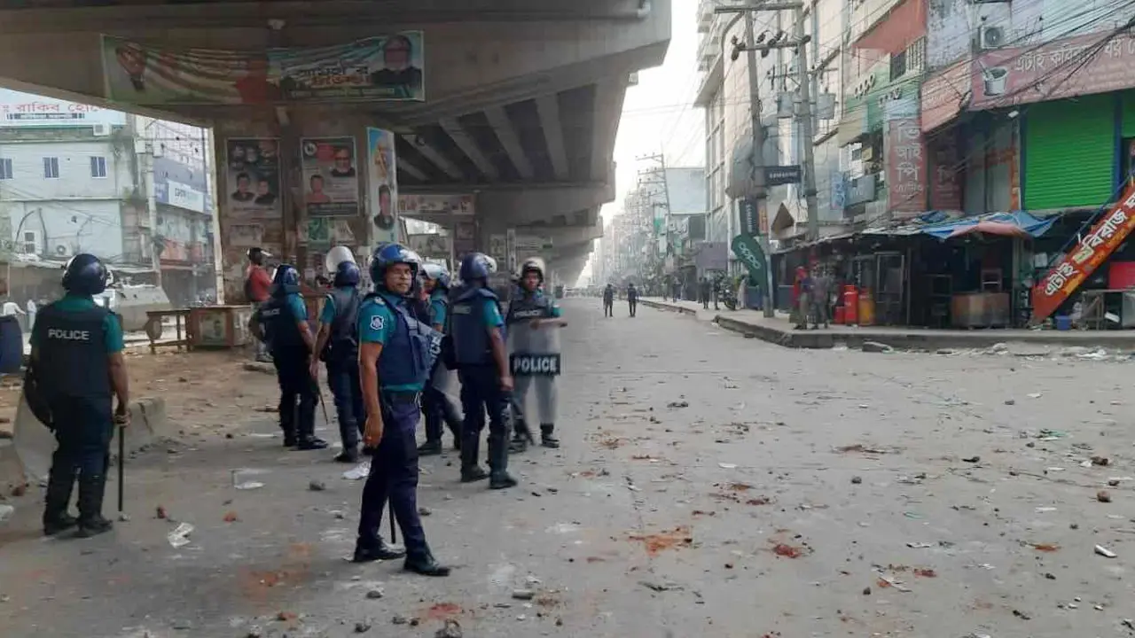 কোনাবাড়ীতেও শ্রমিক-পুলিশ সংঘর্ষ, থমথমে অবস্থা