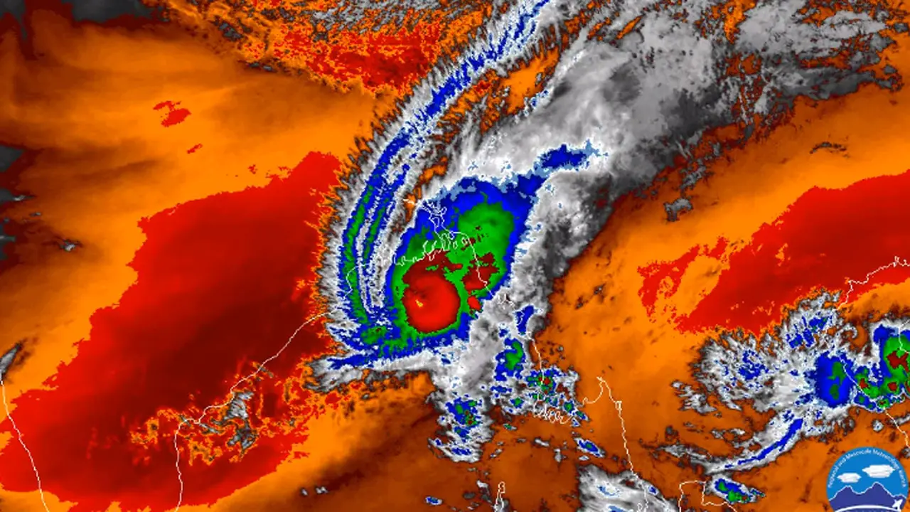 রাত ৯টা নাগাদ উপকূল অতিক্রম শুরু করতে পারে ঘূর্ণিঝড় ‘হামুন’