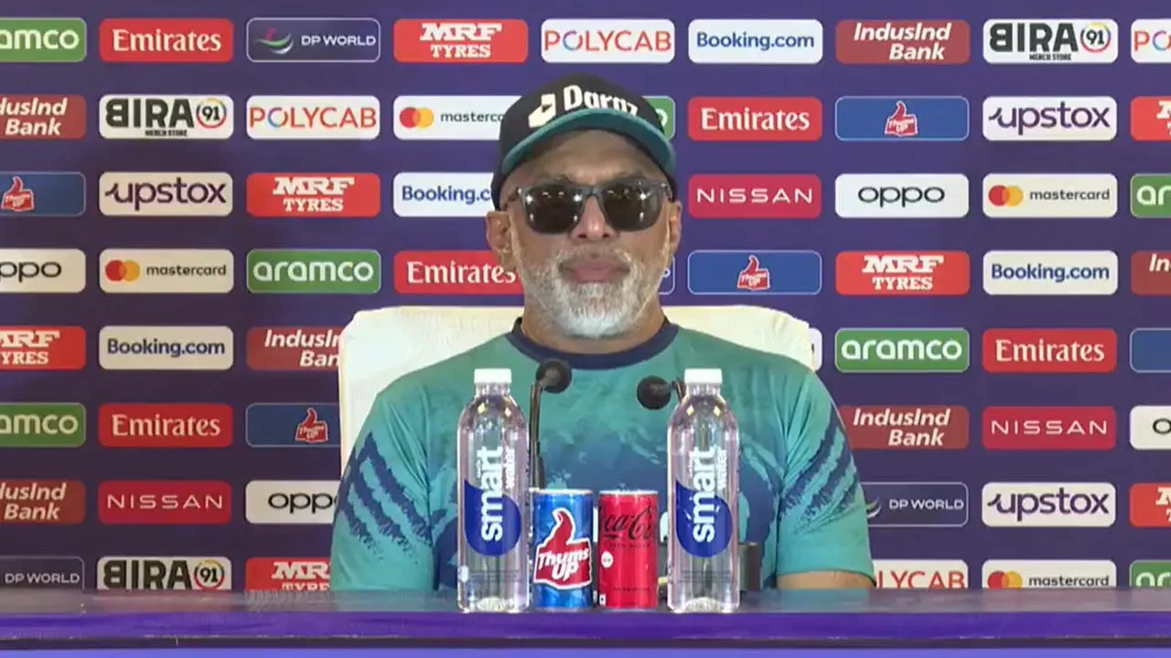কালা চশমায় ফুরফুরে হাথুরু